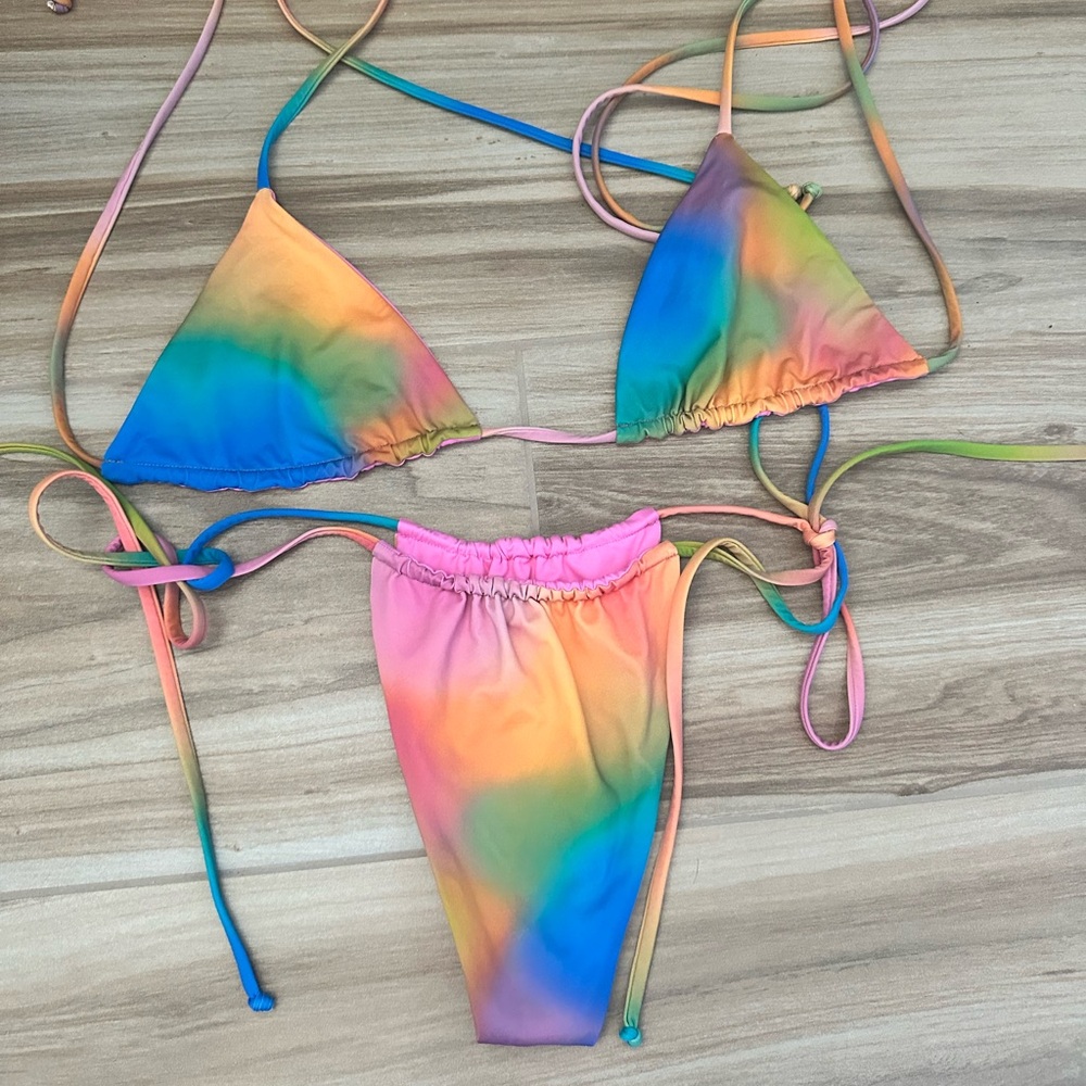 Frankie’s Bikinis